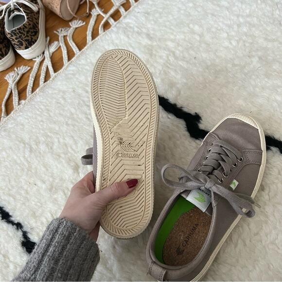 Cariuma Oca Low Grey Canvas Sneakers - Picture 9 of 13